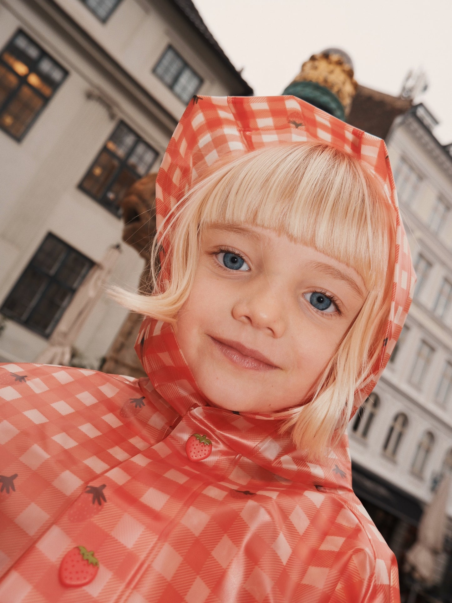 Caila Regenmantel – Berry Gingham