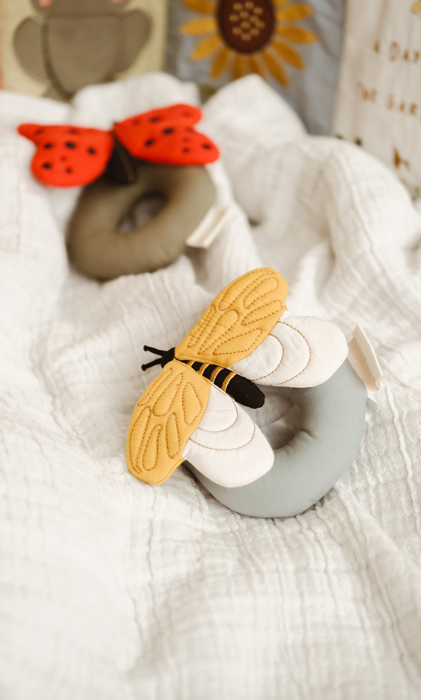 Weiche Babyrassel – Hummel