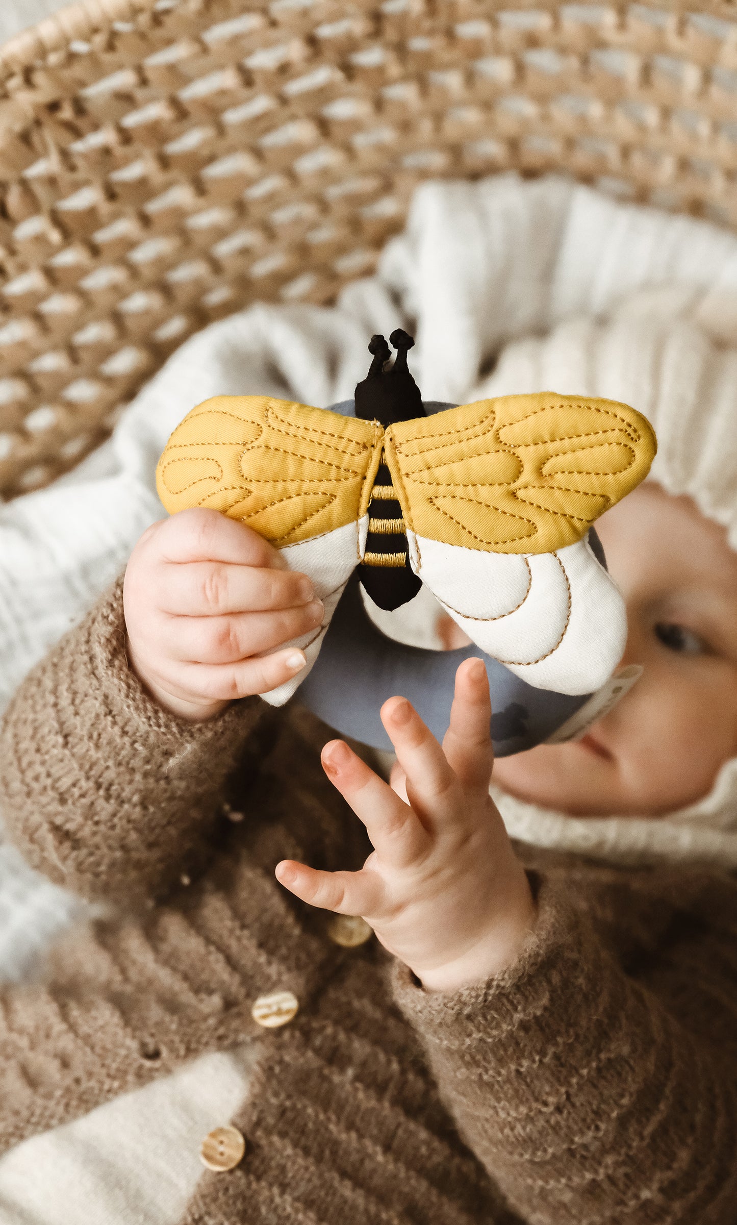 Weiche Babyrassel – Hummel